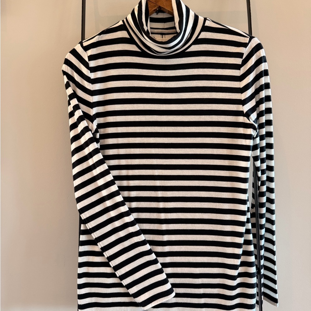 Lou & Grey Monochrome Striped Turtleneck